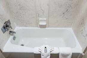 Quality Inn & Suites Moline - Quad Cities