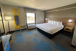 Days Inn & Suites by Wyndham Cedar Rapids