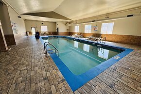 Days Inn & Suites by Wyndham Cedar Rapids