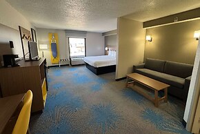 Days Inn & Suites by Wyndham Cedar Rapids