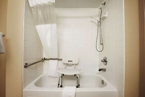 Days Inn & Suites by Wyndham Cedar Rapids