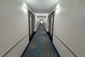 Days Inn & Suites by Wyndham Cedar Rapids