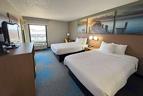 Days Inn & Suites by Wyndham Cedar Rapids