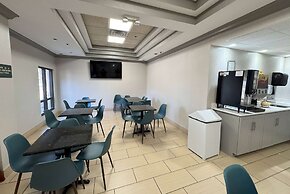 Days Inn & Suites by Wyndham Cedar Rapids