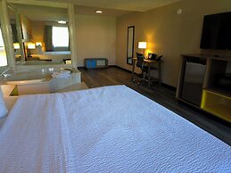 Days Inn & Suites by Wyndham Port Huron