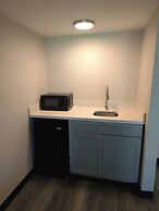 Days Inn & Suites by Wyndham Port Huron