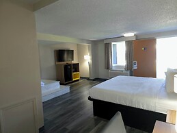 Days Inn & Suites by Wyndham Port Huron