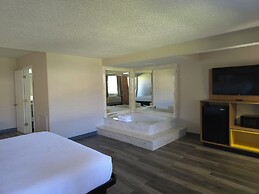 Days Inn & Suites by Wyndham Port Huron