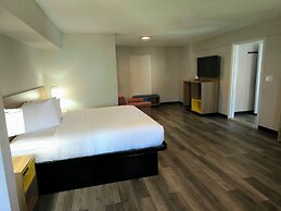 Days Inn & Suites by Wyndham Port Huron