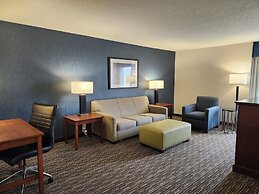 Heritage Inn & Suites St. Louis/Fenton, Trademark by Wyndham