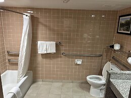 Heritage Inn & Suites St. Louis/Fenton, Trademark by Wyndham