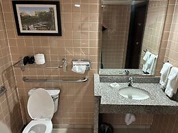 Heritage Inn & Suites St. Louis/Fenton, Trademark by Wyndham