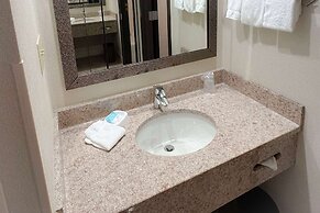 Heritage Inn & Suites St. Louis/Fenton, Trademark by Wyndham