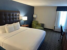 Heritage Inn & Suites St. Louis/Fenton, Trademark by Wyndham