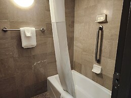 Heritage Inn & Suites St. Louis/Fenton, Trademark by Wyndham
