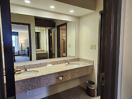 Heritage Inn & Suites St. Louis/Fenton, Trademark by Wyndham