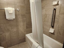 Heritage Inn & Suites St. Louis/Fenton, Trademark by Wyndham