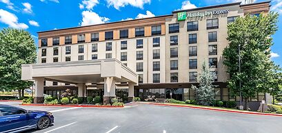 Holiday Inn Express Atlanta Galleria - Ballpark Area by IHG
