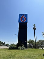 Motel 6 Lake Charles, LA