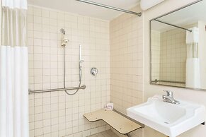 Ramada by Wyndham Luling