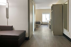 Days Inn & Suites by Wyndham Peachtree Corners/Norcross