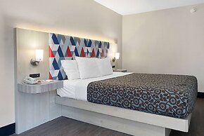 Days Inn & Suites by Wyndham Peachtree Corners/Norcross