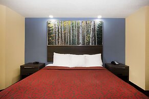 Days Inn by Wyndham Blue Springs