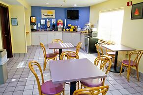 Days Inn by Wyndham Blue Springs