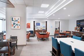 Holiday Inn Express Atlanta West - Theme Park Area by IHG