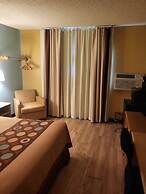 Super 8 by Wyndham Raton