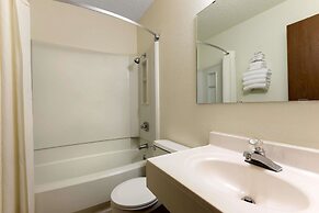 Super 8 by Wyndham Raton