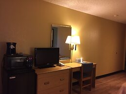 Super 8 by Wyndham Raton