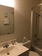 Super 8 by Wyndham Raton