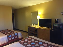 Super 8 by Wyndham Raton