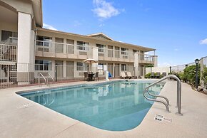 Days Inn by Wyndham Globe