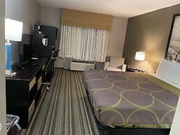 Delavan Inn and Suites