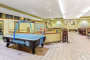 La Quinta Inn & Suites by Wyndham Appleton College Avenue