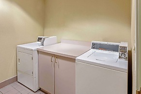 La Quinta Inn & Suites by Wyndham Appleton College Avenue