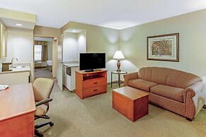 La Quinta Inn & Suites by Wyndham Appleton College Avenue