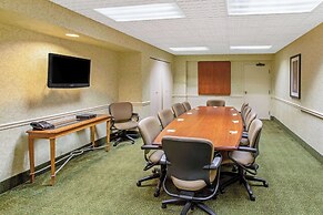 La Quinta Inn & Suites by Wyndham Appleton College Avenue