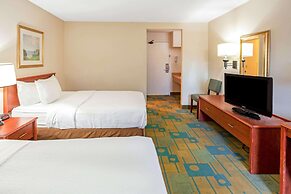 La Quinta Inn by Wyndham Milwaukee Airport / Oak Creek