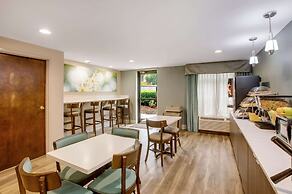 Clarion Pointe Atlanta Airport College Park