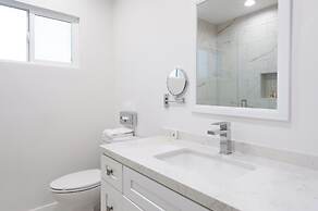 Studio City Court Yard Hotel