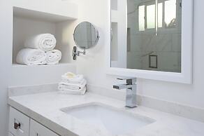 Studio City Court Yard Hotel