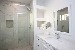 Studio City Court Yard Hotel