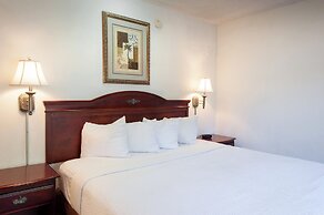 Studio City Court Yard Hotel