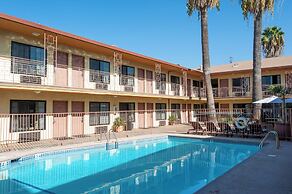 Studio City Court Yard Hotel