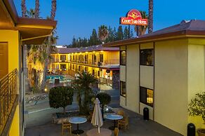 Studio City Court Yard Hotel
