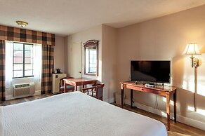 Studio City Court Yard Hotel