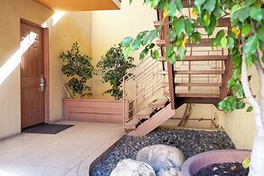 Studio City Court Yard Hotel